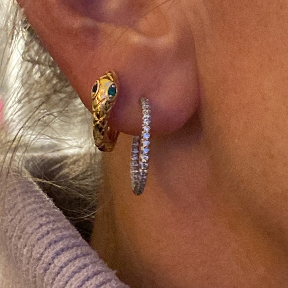 Pair of 18k White Gold & Diamond Inside/Outside Roberto Coin Hoops - Picture 10 of 11